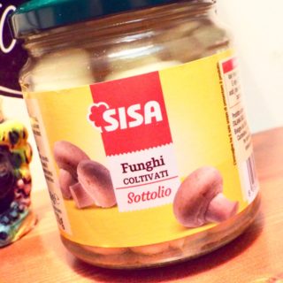 Cultivated mushrooms in Sisa oil