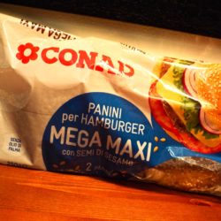 Mega-Maxi-Hamburger-Sandwich mit Sesamsamen-Conad