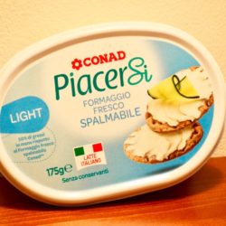 Piacersi Conad Frischer Streichkäse, italienische Milch, ohne Konservierungsstoffe, leichte Linie.