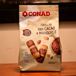 Песочное печенье Conad с какао и миндалем