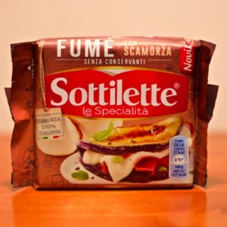 Geräucherte Scamorza-Käsescheiben