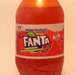 Fanta Arancia Rossa mit sizilianischem Blutorangensaft g.g.A