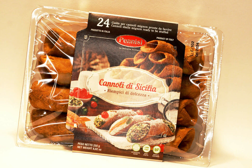 Sicilian cannoli Pennisi Dolceria Siciliana, handmade according to traditional recipes.