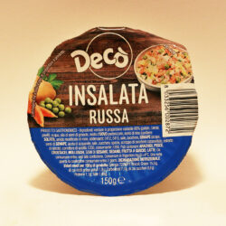 Insalata Russa Decò, l'insalata russa è un tipico antipasto o contorno delle feste, la versione classica comprende; patate, carote, piselli, cetriolini e maionese.